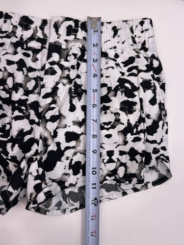 Calvin Klein Shorts Black and White Pleated Shorts Womens Sz XS - Picture 9 of 11