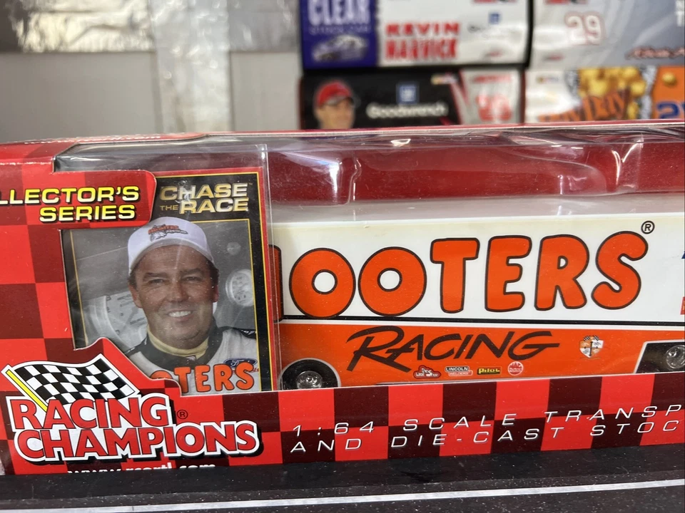 2002 Racing Champions No11 Brett Bodine Hooters 1:64 Nascar литой самосвал - Изображение 3 из 4