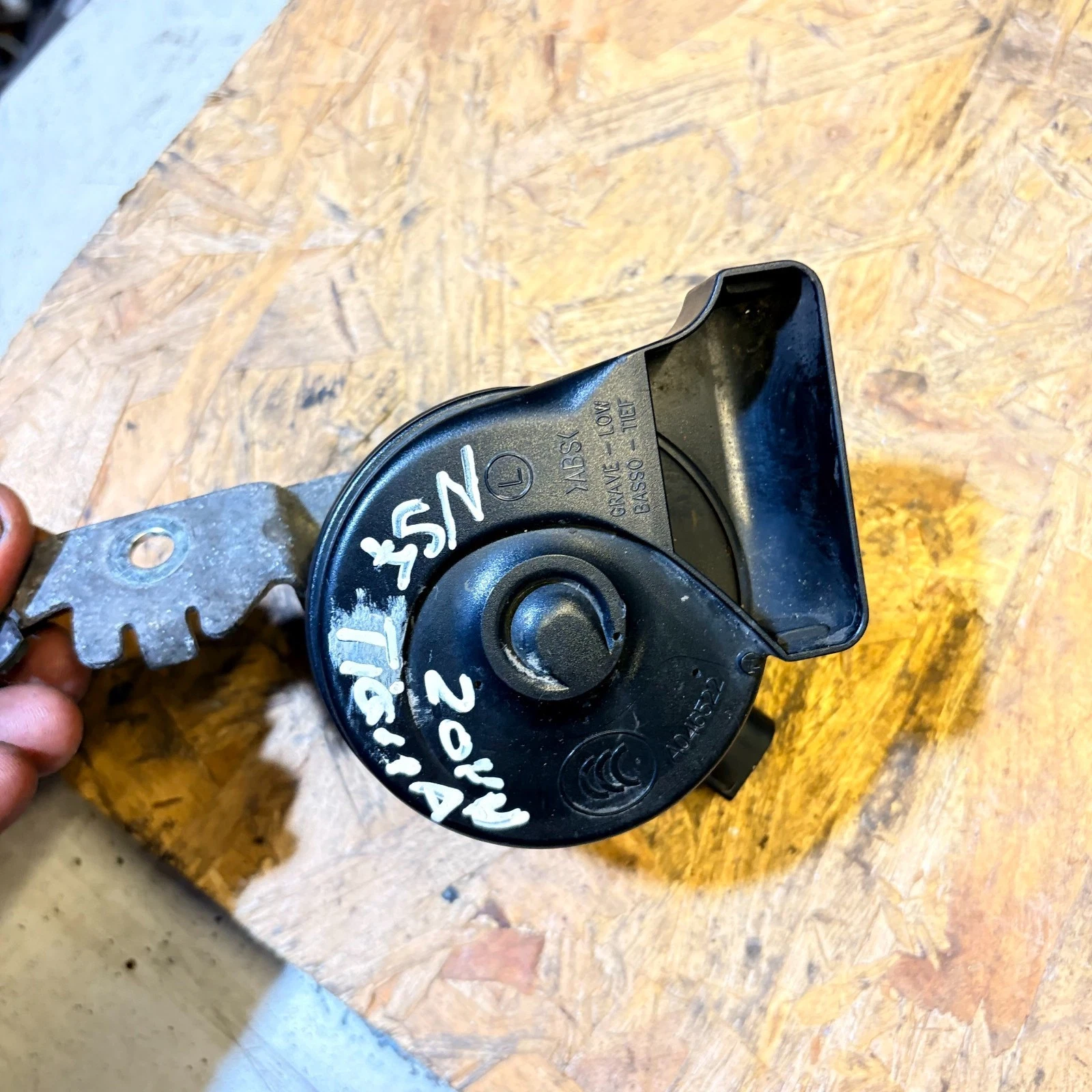 VW Tiguan low horn low tone bass marking