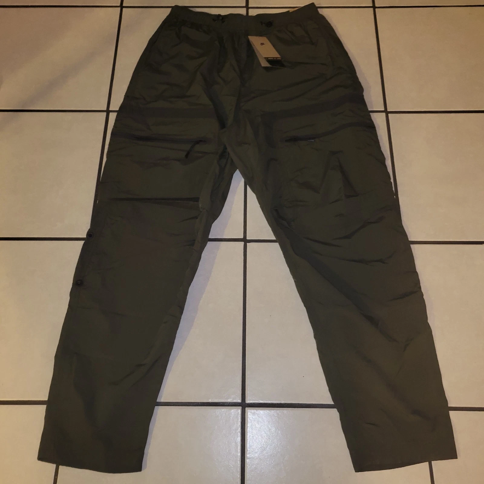 New Mens Nike Tech Woven Cargo Pants Sequoia Green HJ2940-355 Size Medium $185