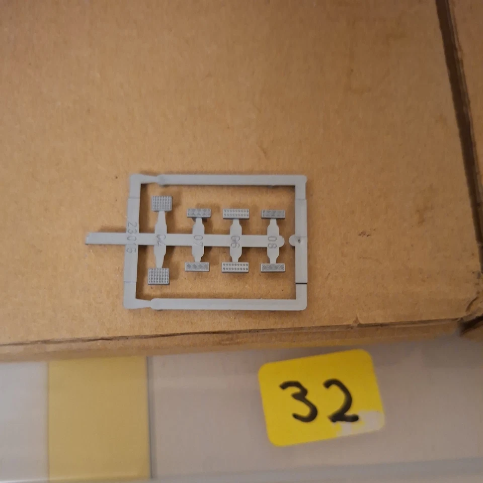 Herpa MAN TGS LX SZ With Tank Load (HOYER) 1.87 Scale (26) - Image 2 of 4