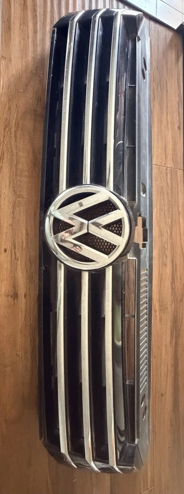 Черная верхняя передняя решетка для VW Volkswagen Passat 2012–2015 годов с эмблемой 2013 2014 годов - Изображение 3 из 3