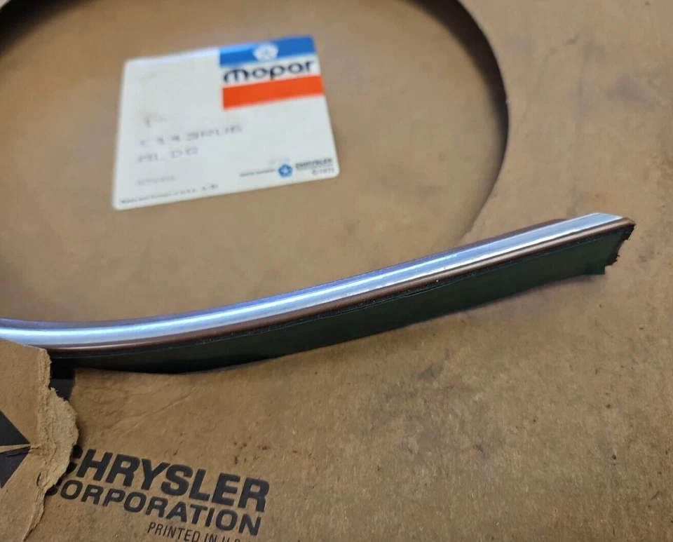 Chrysler Cordoba 1978 tira de goma puerta bronceada moldura cromada E143RU6 como nuevo Foto 4 de 4
