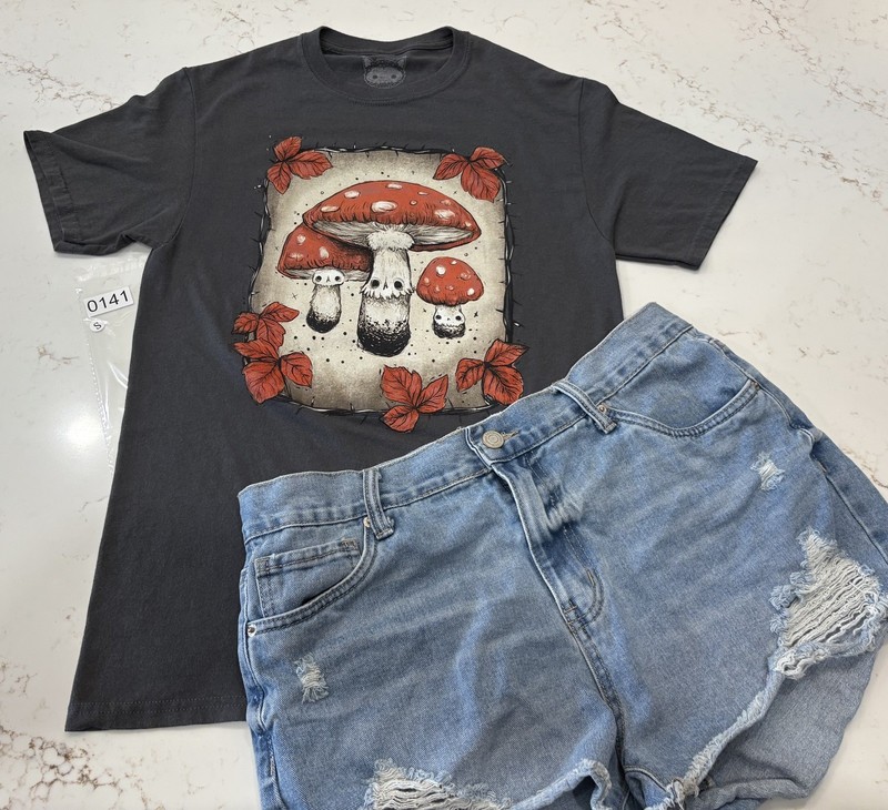 Stephanie Bayles Shirt Mushroom Shrooms Fantasy Psychedelics Gray Small