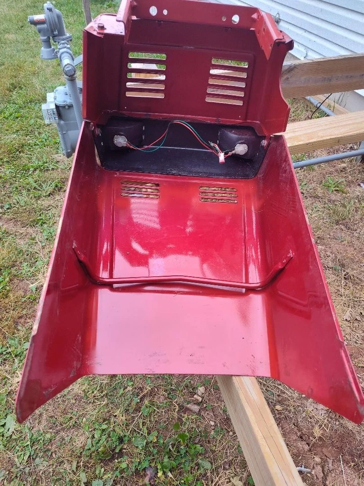 Capô para trator de equitação Murray - Imagem 4 de 4