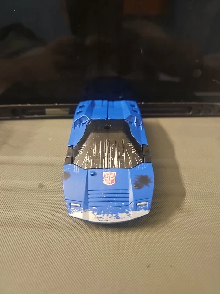 Figura de acción Transformers DeepCover Autobot Hasbro Netflix Deluxe sin arma  Foto 2 de 4