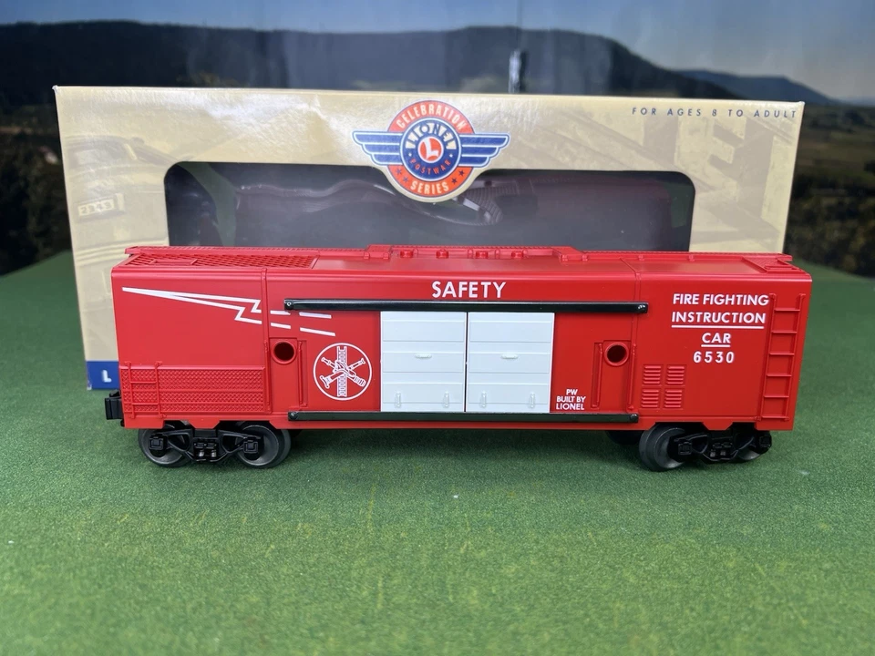 LIONEL 6-39210- POSTWAR CELEBRATION #6530 FIREFIGHTING INSTRUCTION CAR - NEW,OB - Image 3 of 4