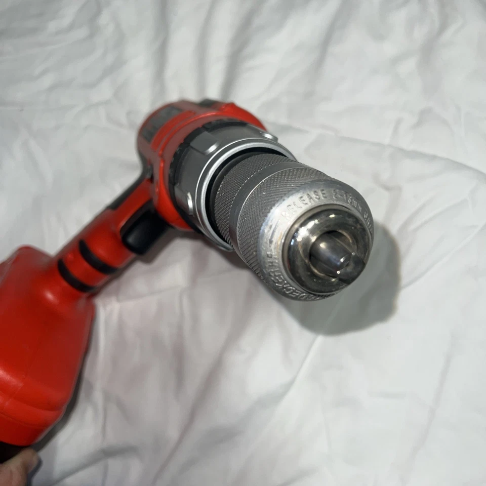 Taladro inalámbrico Black & Decker 24 voltios HPD2402 usado Foto 3 de 4