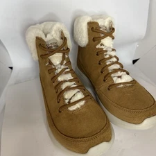 Women's On the Go Glacial Ultra Woodlands Winter Boots Size 6.5  By sketchers