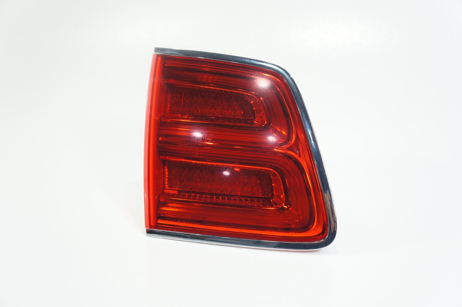 2017-2020 BENTLEY BENTAYGA rear left driver side tail light lamp INNER TRUNK