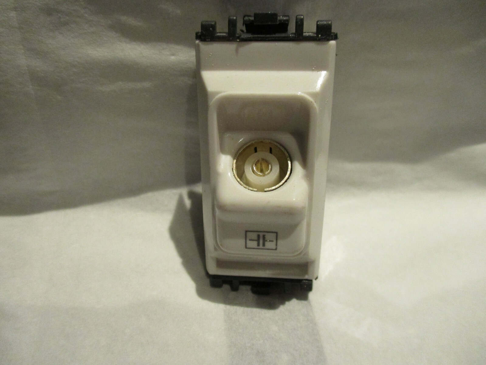 NEW MK ELECTRIC K4521 WHI TV FM Co Axial Outlet Module Isolated