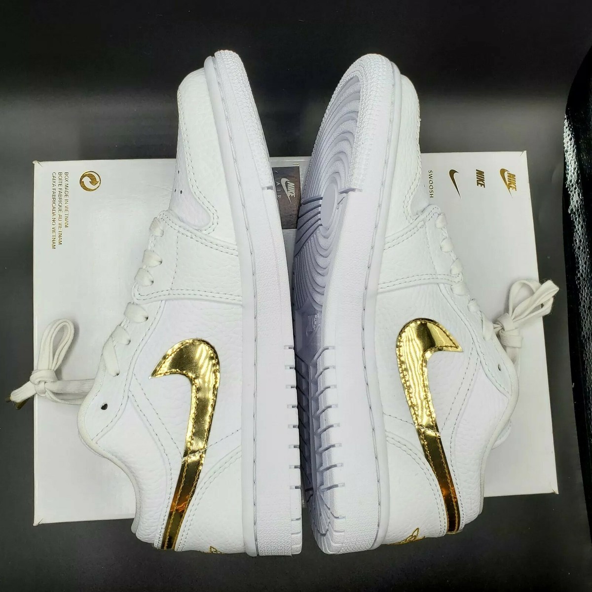 Nike Air Jordan 1 Low SE White Metalic Gold Women's 9.5 Nike Air Jordan 1 Low SE White Metalic Gold Women's 9.5