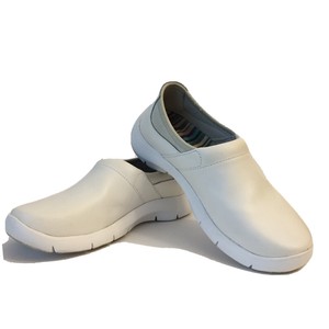 white nurse clogs