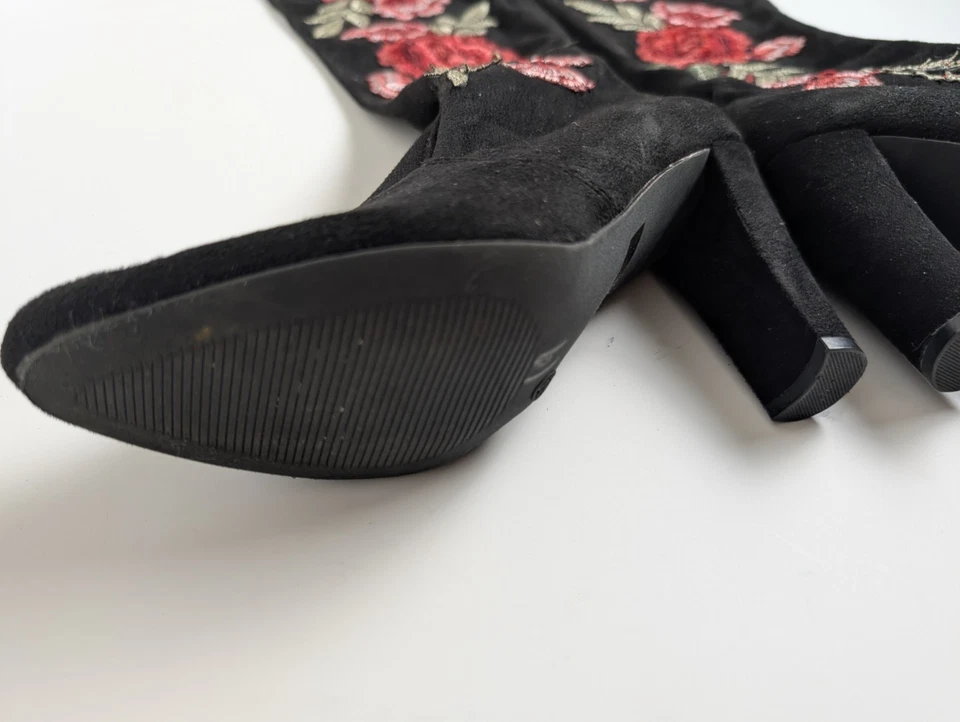 Botas para mujer negras sobre la rodilla bordadas florales talla 7,5 Foto 3 de 4