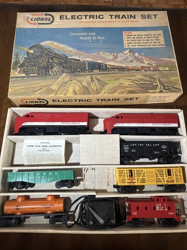 LIONEL POSTWAR ERA 11560 TEXAS SPECIAL DIESEL CARGO SET FROM 1965 W/ SET BOX