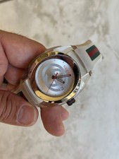 GUCCI SYNC 137.1 White Dial Men's Watch with white black rubber band to switch