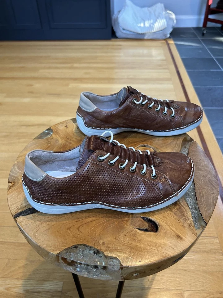 Zapatillas Mujer RIEKER Cuero Marrón con Suela Blanca Talla 36” Foto 2 de 4