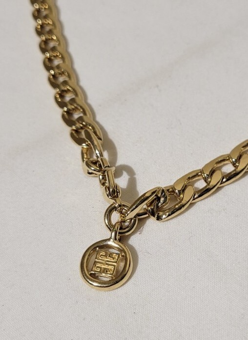 Vintage Givenchy Gold Tone Necklace Logo Chain Link (Short 16 Vintage Givenchy Gold Tone Necklace Logo Chain Link (Short 16
