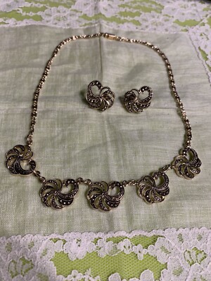 Vintage Signed Globus Gold Tone Clip On Earrings and Choker