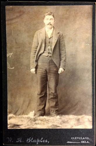Man Portrait Antique Photo Picture 1900-1910 W. H. Staples, Cleveland, OK  - Picture 1 of 2