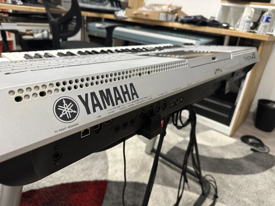 YAMAHA Tyros 4 - Clavier arrangeur 61 touches - Photo 3/4