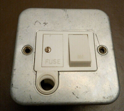 Style ancien MK Electric Metal Clad Switched Fused Connection Unit Cover Plate