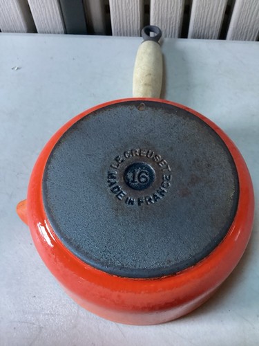 Le Creuset Volcanic Orange Saucepans - Set Of 3 - 16, 18, 20 - Wooden Handles. - Picture 22 of 24