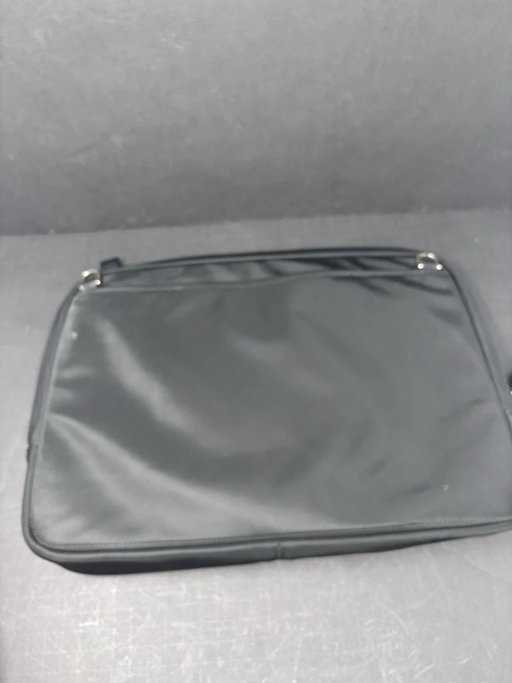 Kate Spade Bolso para Laptop Negro con Borde Dorado Mujer’s Bolso Monedero 4 Laptop SIN CORREA Foto 2 de 4