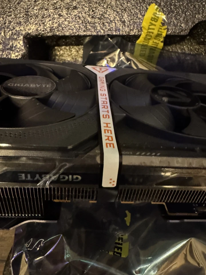 GIGABYTE AMD Radeon RX 9070 XT 16GB GPU Graphics Card - Image 4 of 4