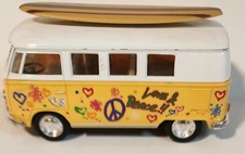 Kinsmart 1962 Volkswagen Classical Bus Yellow w/ Surfboard 1:32 Diecast Hippy