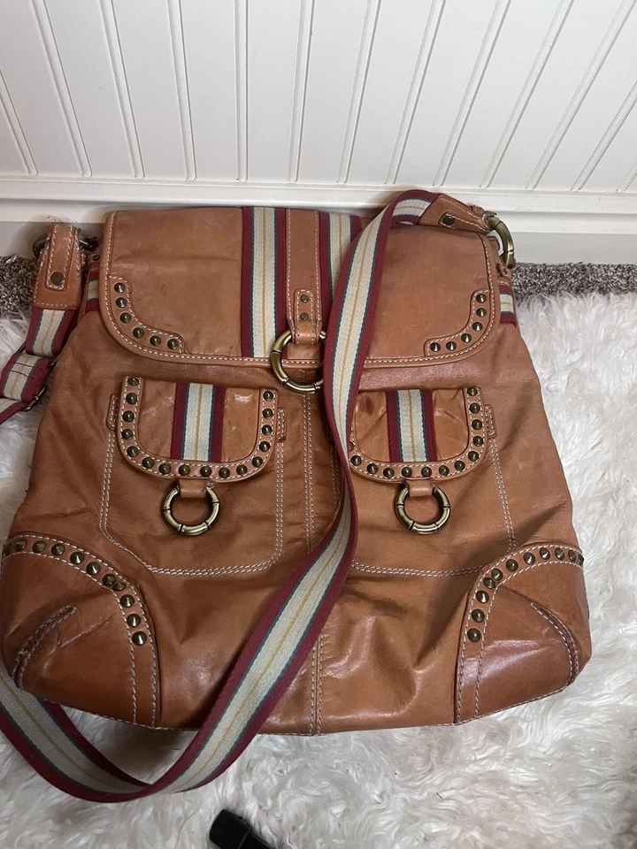 Tommy Bahama Brown Leather Crossbody Purse Bag Stud Detail palm print interior - Imagem 4 de 4