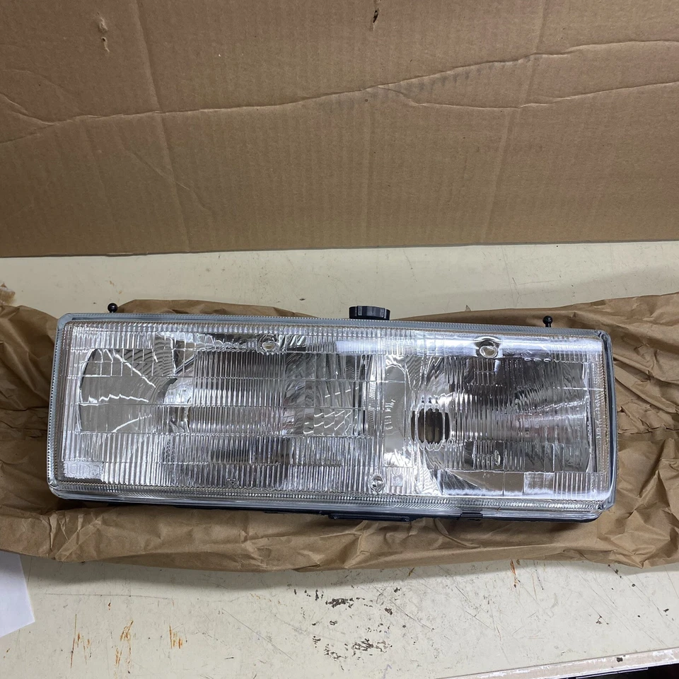 Cadillac Eldorado Seville L.H. 1986-1991 Lámpara de cabeza y antiniebla G.M.#16516757 Foto 3 de 4