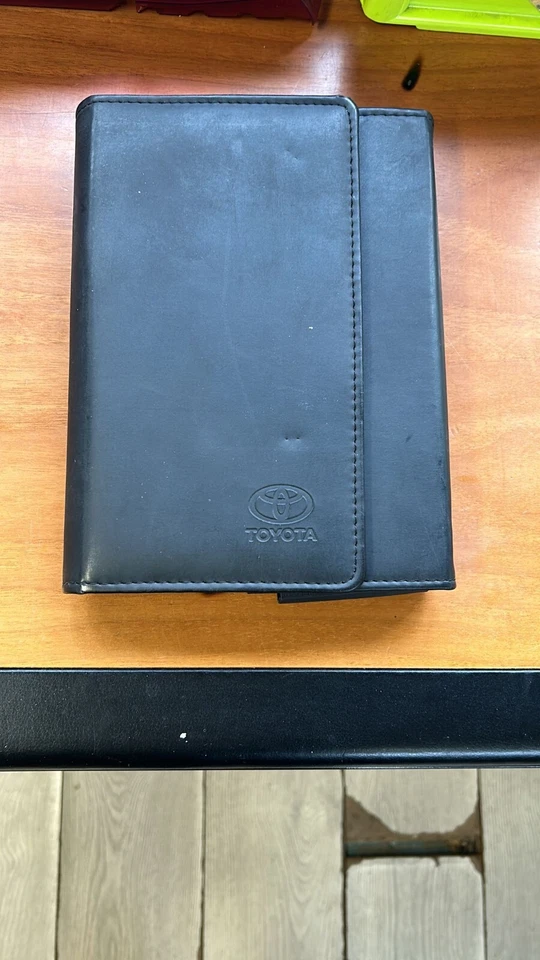 Manuale uso e manutenzione Toyota Corolla 2006 JL-3 con custodia - Immagine 2 di 2