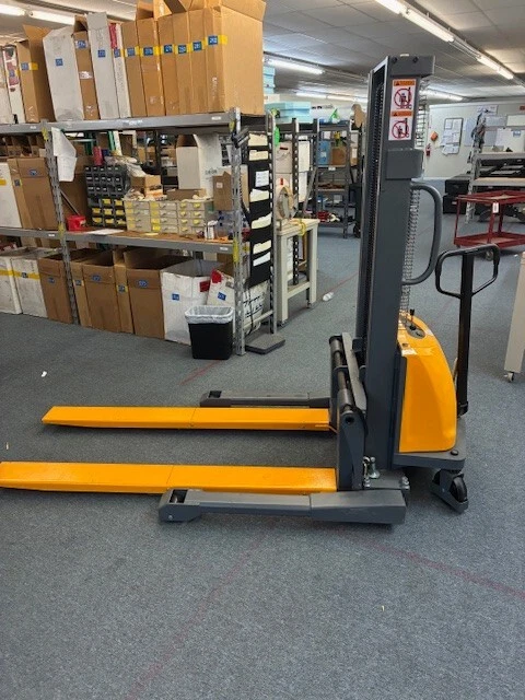 Apilador semieléctrico Apollo 98" Foto 3 de 4