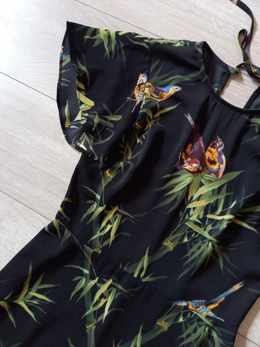 Abito nero con stampa foglie e uccellini Magazzino orlo arricciato occasione vacanze elegante UK8 - Foto 8 di 24