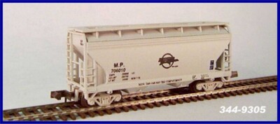JnJ TRAINS N SCALE RTR #9305 MP 35' 2 BAY CTRFL GRAY W/CASE & END MARKINGS