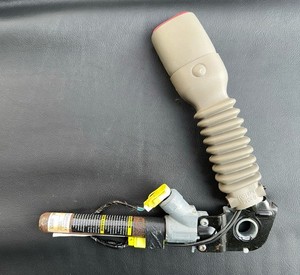 05-10 Jeep Grand Cherokee 06-10 Commander Seat Belt Buckle Front Right OEM Tan