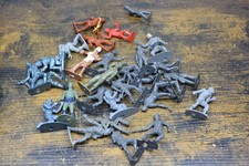 Vintage Green Blue Red Army Men Soldiers Plastic Figures Lot Mix Mpc Toy 2"