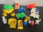 Vintage 1973 FISHER PRICE LITTLE PEOPLE #997 Village 23 PIECE LOT Cars Mail Girl