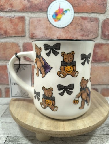 Cobwebs & Cauldrons Mug Halloween Bear Bows Pumpkins Trick Or Treat NWT - Picture 3 of 6