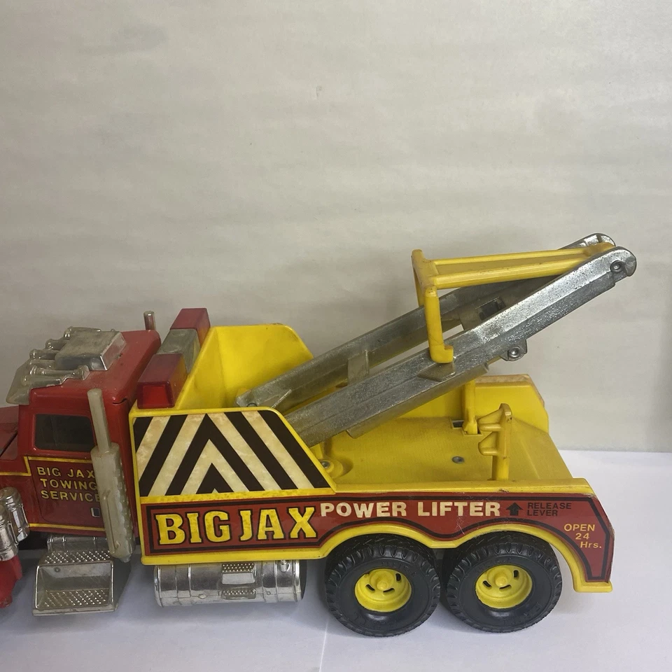 VINTAGE ERTL Big Jax PETERBILT POWER LIFT SEMI TOW TRUCK BOOM WINCH WRECKEr - Image 2 of 4