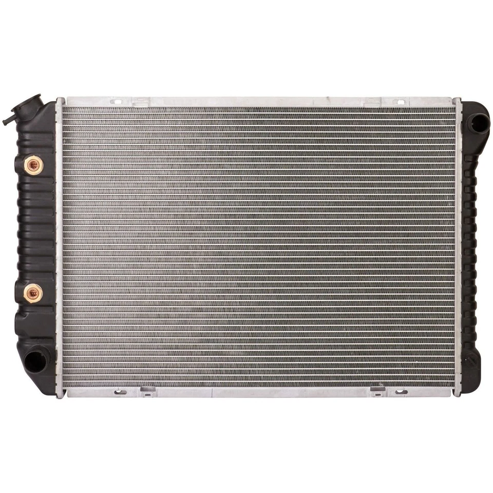 Radiador Spectra Premium CU556 para modelos seleccionados de Ford Lincoln Mercury 78-93 Foto 2 de 4