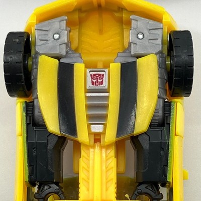 Transformers Generations Thrilling 30 - Deluxe Class - BUMBLEBEE