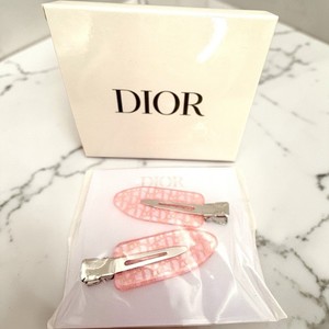 GWP Dior Beauty VIP Hair Accessories طلبية شهر ١ Dior GWP HOLIDAY 2025 star hair clips limited  main image 3