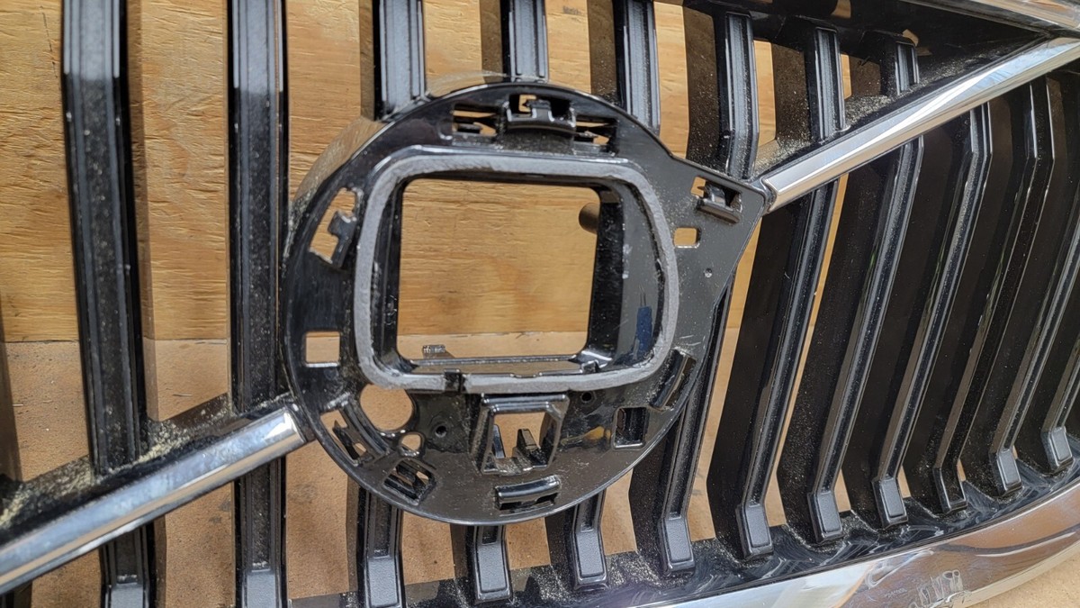 2022 2023 2024 Volvo XC60 Front Bumper Grille 32291019 OEM 
