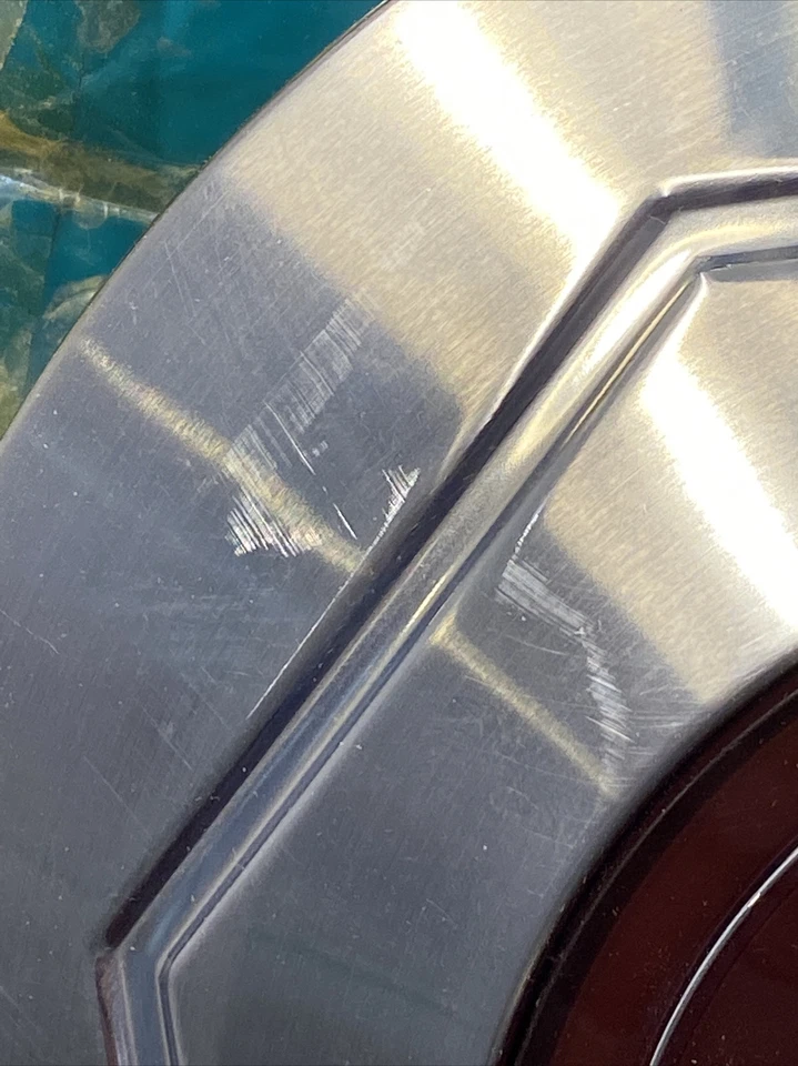 Tapa central de rueda de fábrica Lincoln Continental Mark Series 1984-1989 nuevo de stock Foto 4 de 4