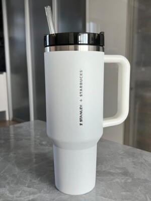 STARBUCKS Korea 2024 White Stanley Quencher Handle Tumbler 40oz
