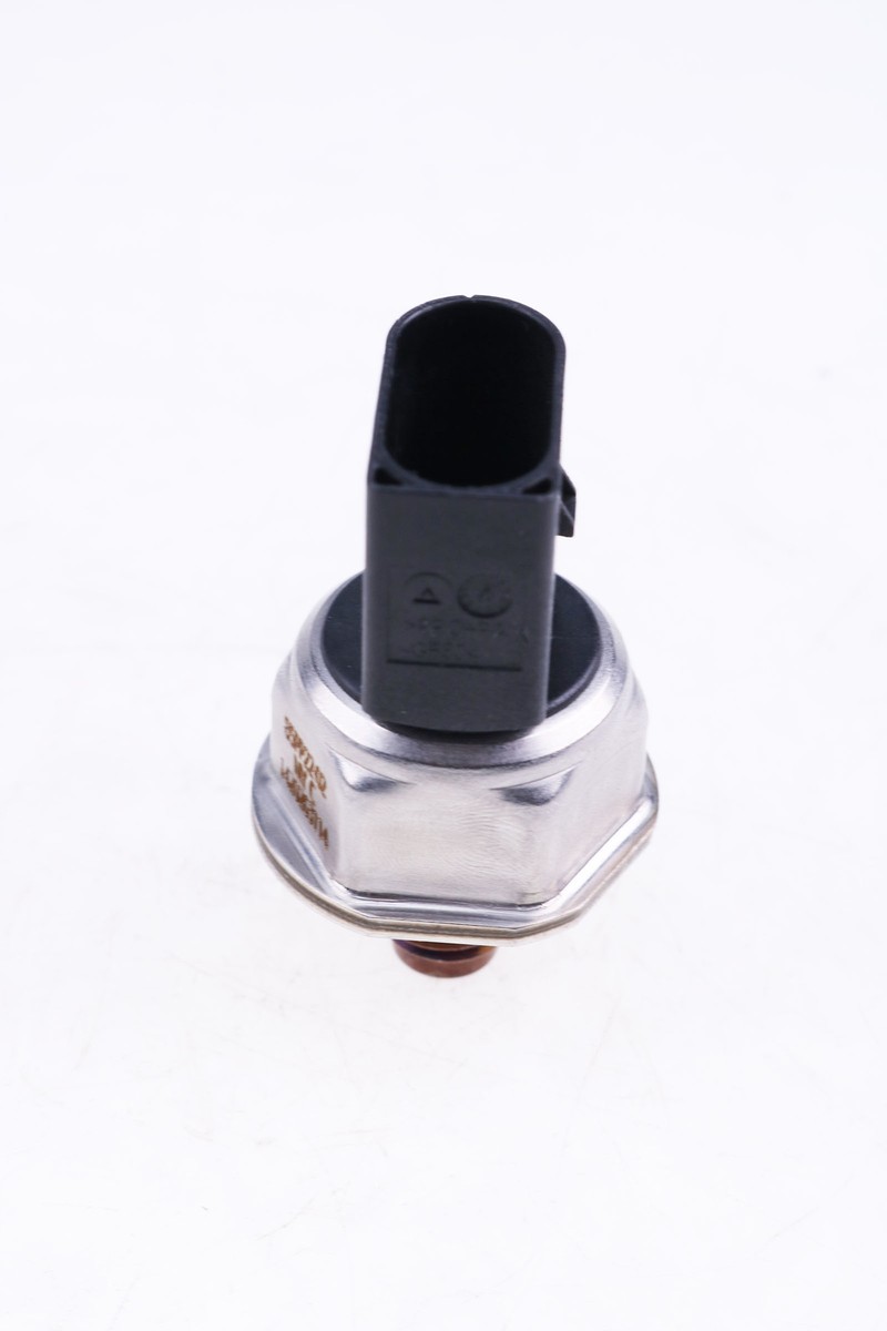 旋律 Fuel Rail Pressure Sensor 28389851 For Mercedes