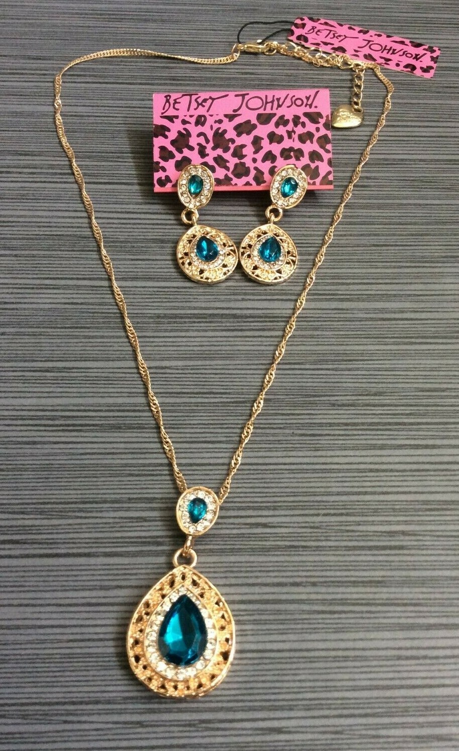 BETSEY JOHNSON BLUE CRYSTAL TEARDROP PENDANT NECKLACE & PIERCED