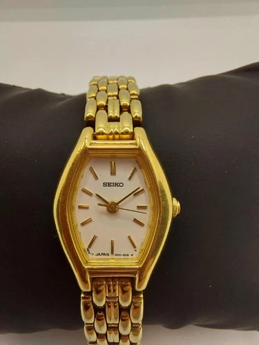Vintage Seiko Gold Tone Ladies Watch Elegant Small Dress Watch Runs New Battery